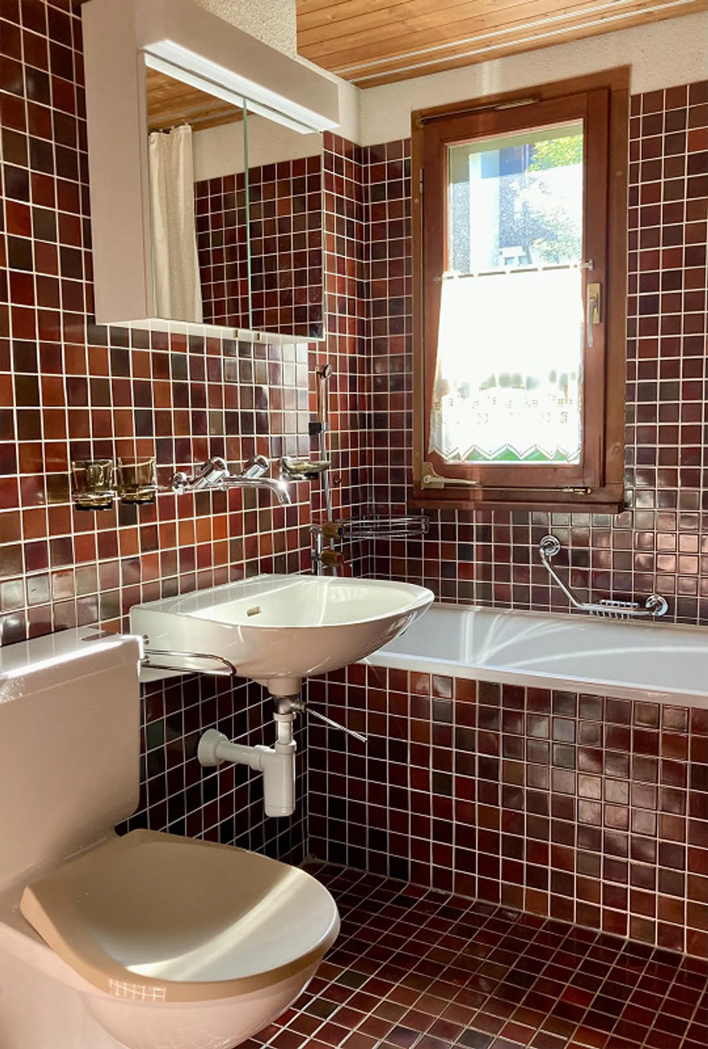 Style chalet avec vue royale sur la vallée de la jeune Rhône - Photo 6 sur 12