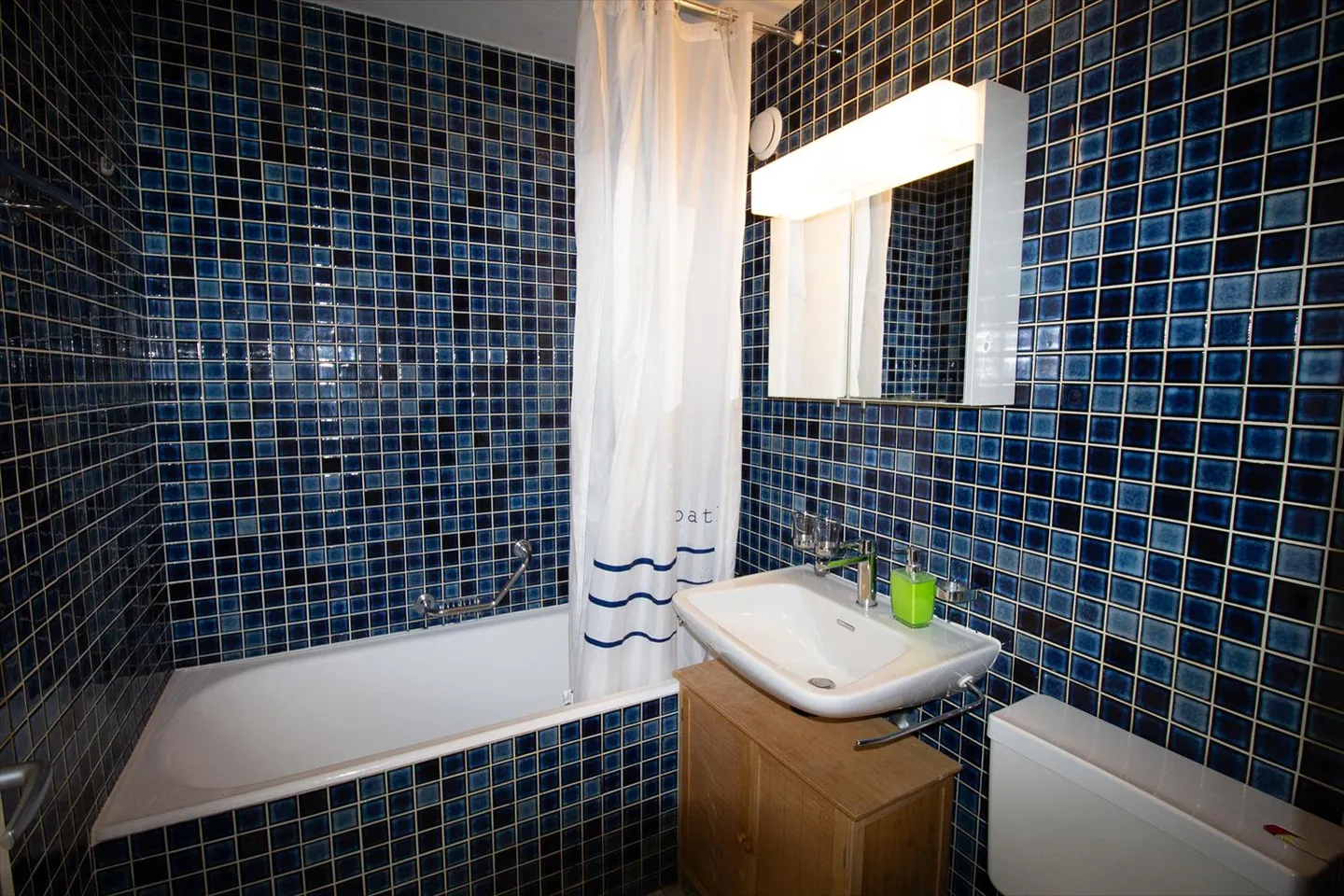 Maison d'appartement 2.5-02, lumineux appartement en attique de 2.5 pièces avec 2 balcons et belle vue - Photo 18 sur 20