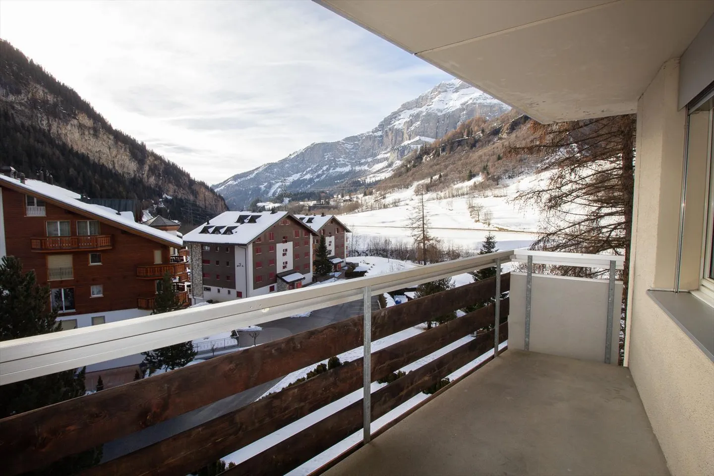 Maison d'appartement 2.5-02, lumineux appartement en attique de 2.5 pièces avec 2 balcons et belle vue - Photo 19 sur 20