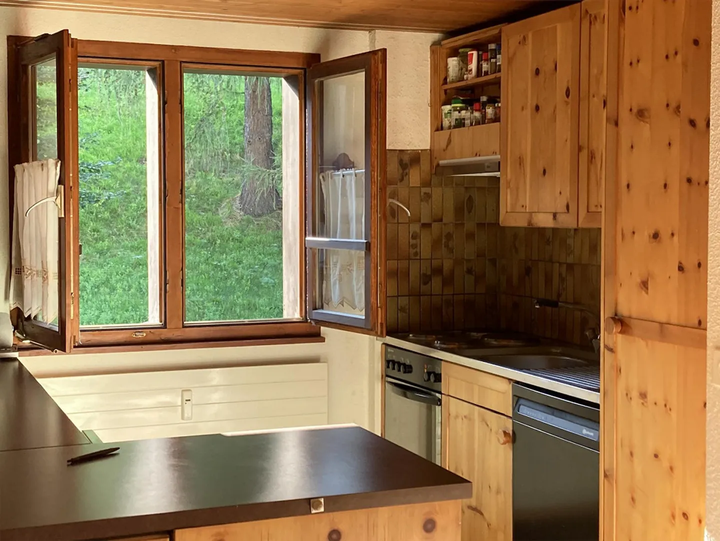 Style chalet avec vue royale sur la vallée de la jeune Rhône - Photo 5 sur 12