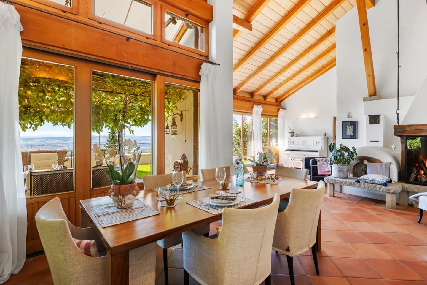Casa unifamiliare ad Aeugst am Albis: vivere con vista e tanto spazio - Foto 2 di 5