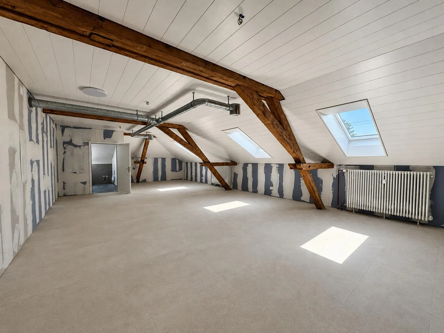 Espace de studio attrayant de 84 m² - directement à la gare de Wohlen - Photo 2 sur 3