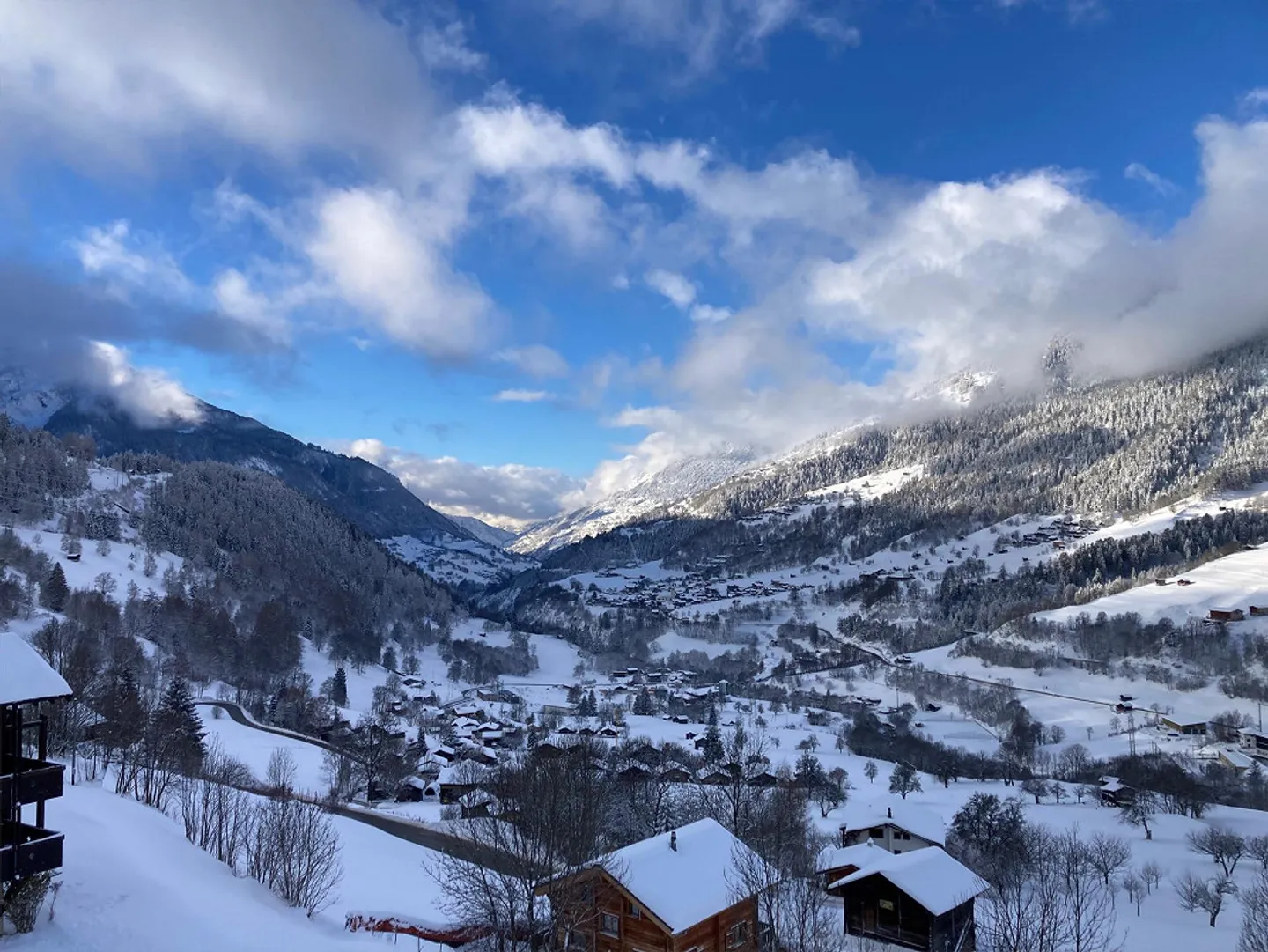 Style chalet avec vue royale sur la vallée de la jeune Rhône - Photo 12 sur 12