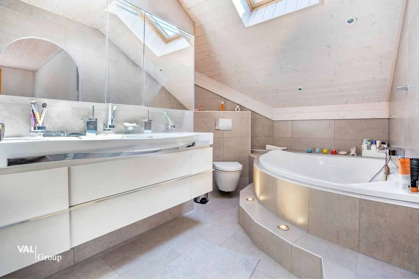 Magnifique villa dans un quartier calme avec grand jardin et jacuzzi - Photo 10 of 13