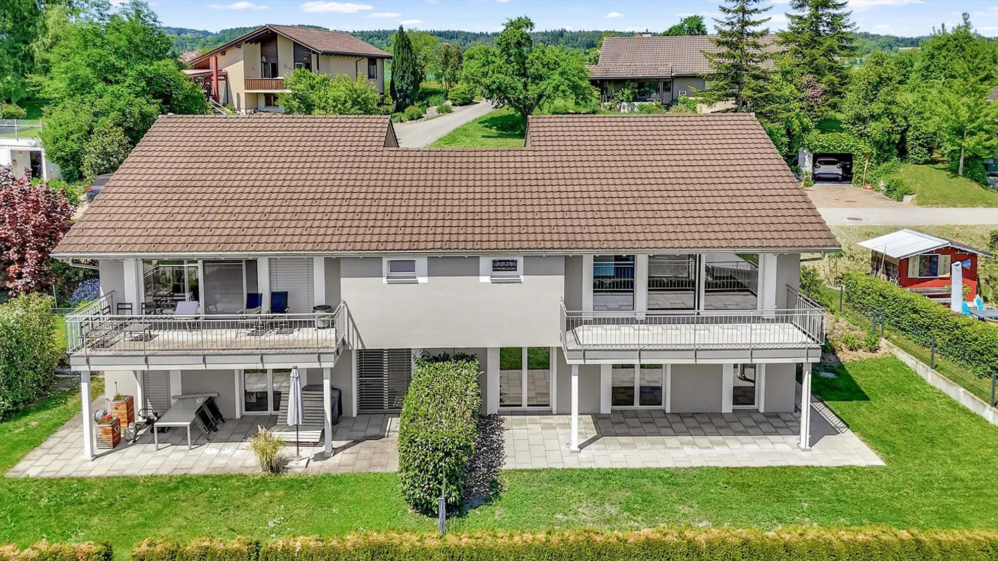 Moderna casa familiare semi-indipendente in una posizione tranquilla a Pfyn - Foto 3 di 19