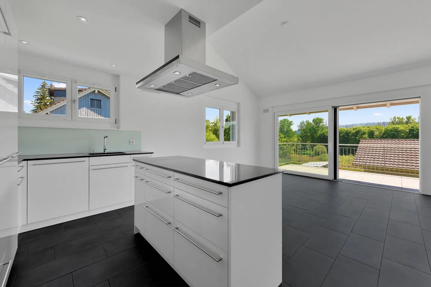 Moderna casa familiare semi-indipendente in una posizione tranquilla a Pfyn - Foto 5 di 19