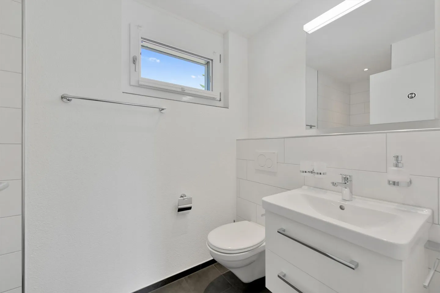 Moderna casa familiare semi-indipendente in una posizione tranquilla a Pfyn - Foto 13 di 19