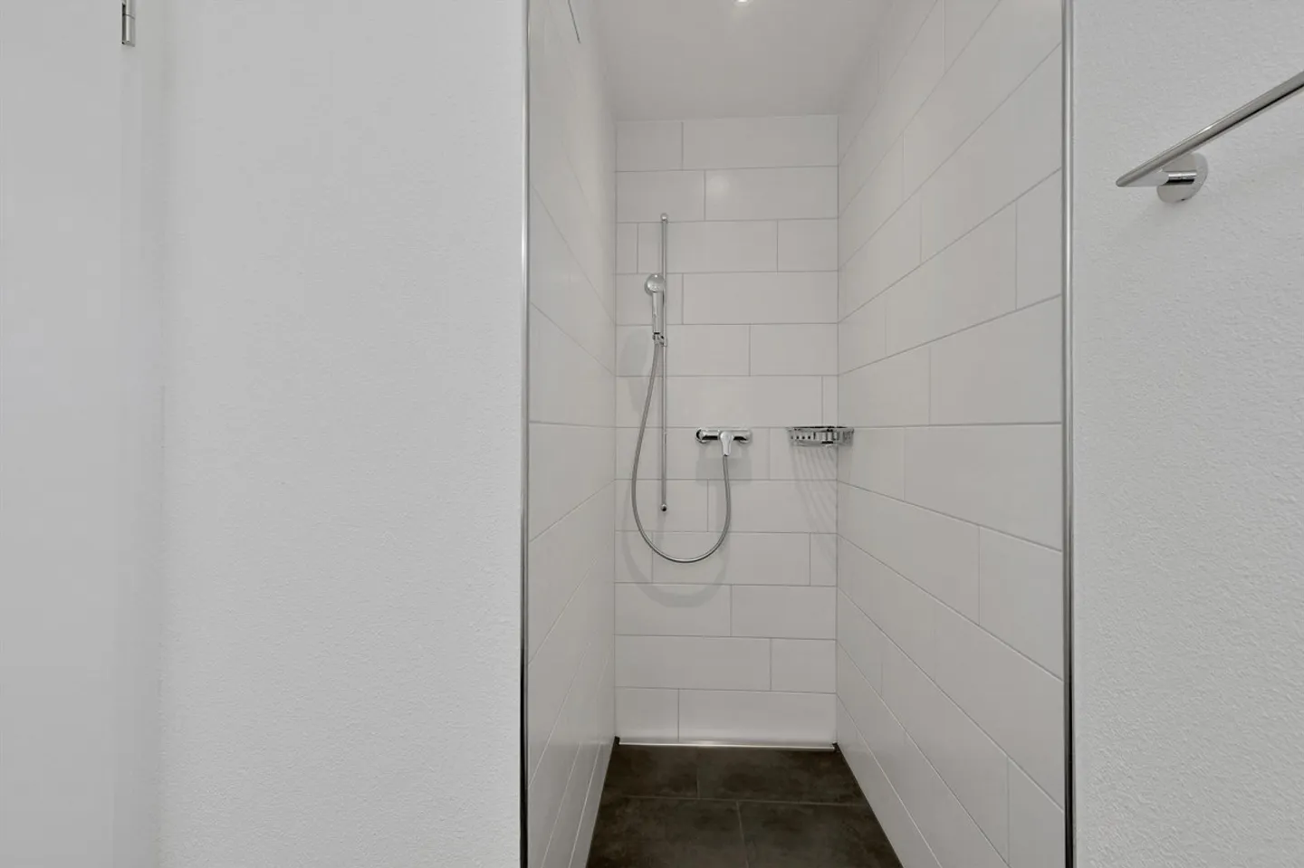 Moderna casa familiare semi-indipendente in una posizione tranquilla a Pfyn - Foto 14 di 19