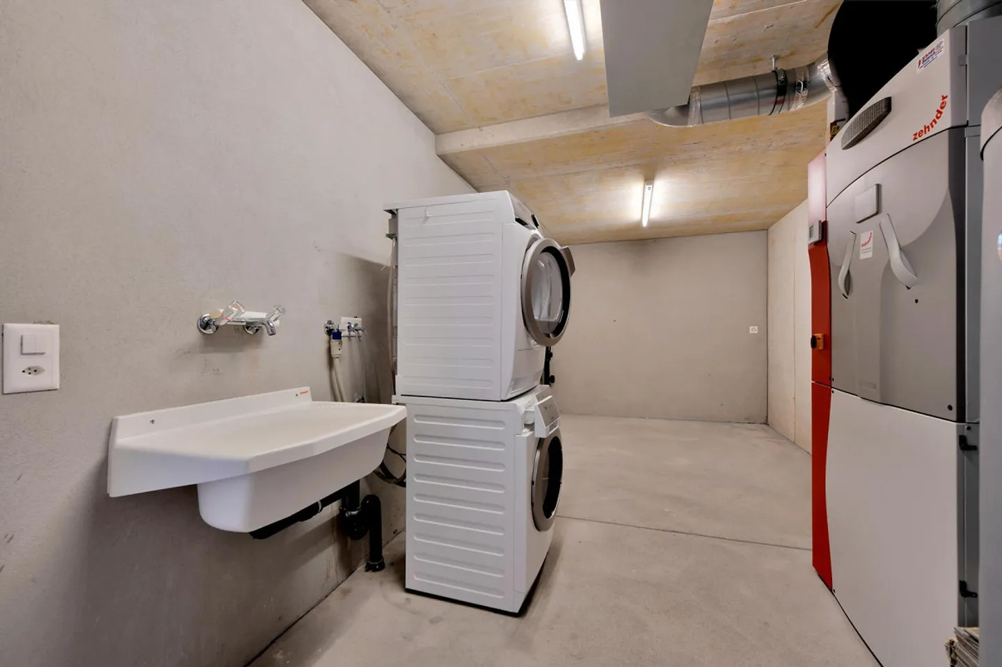 Moderna casa familiare semi-indipendente in una posizione tranquilla a Pfyn - Foto 17 di 19