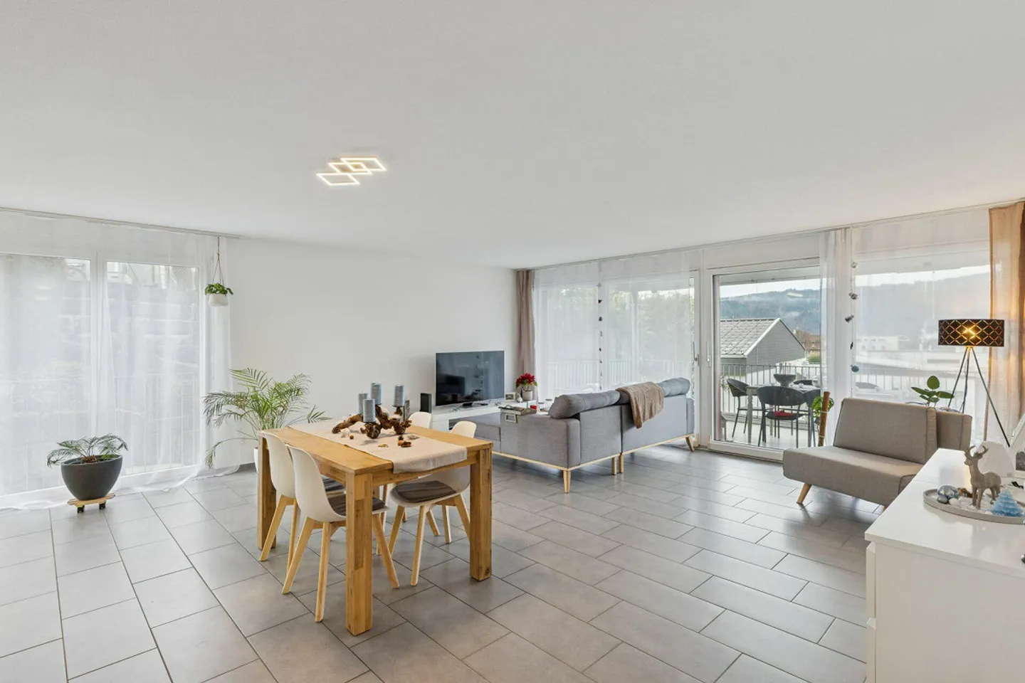 Familienwohnung mit grosser Terrasse - Foto 1 von 7