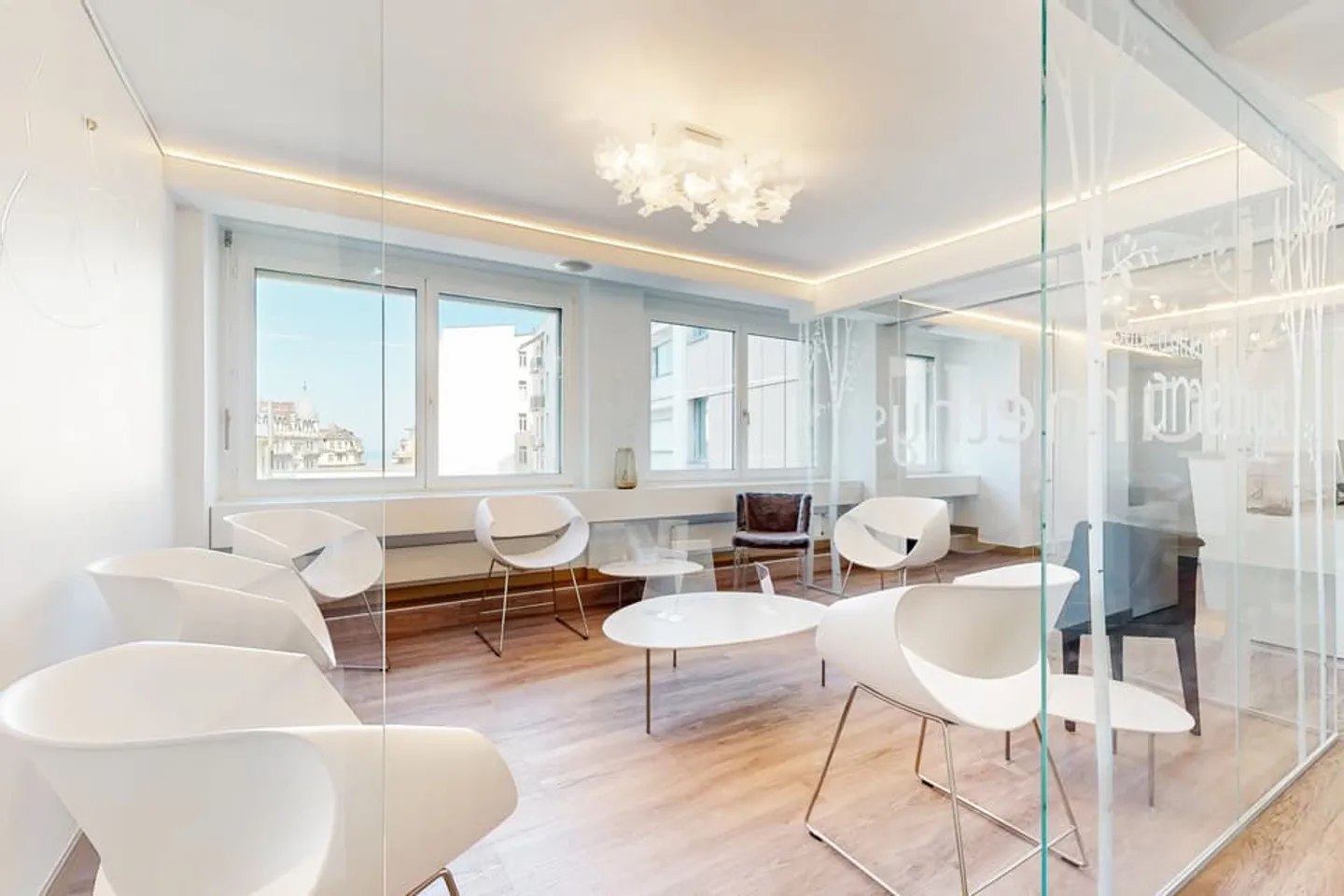 Magnificent offices just steps from the lake - Photo 3 of 12