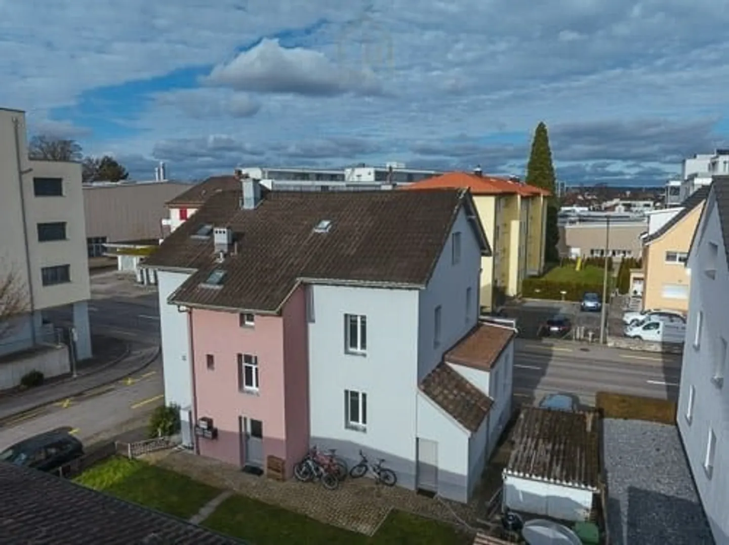 Appartamento affascinante di 4,5 stanze con area salotto nel giardino - Foto 1 di 11