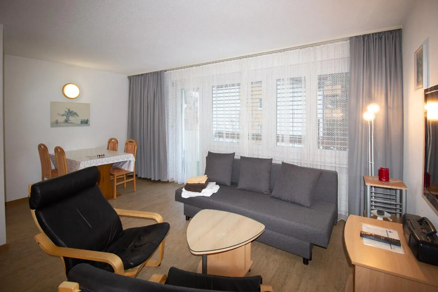 Maison d'appartement 1.5-03, appartement lumineux et bien entretenu de 1.5 pièces avec balcon sud-est - Photo 1 sur 10