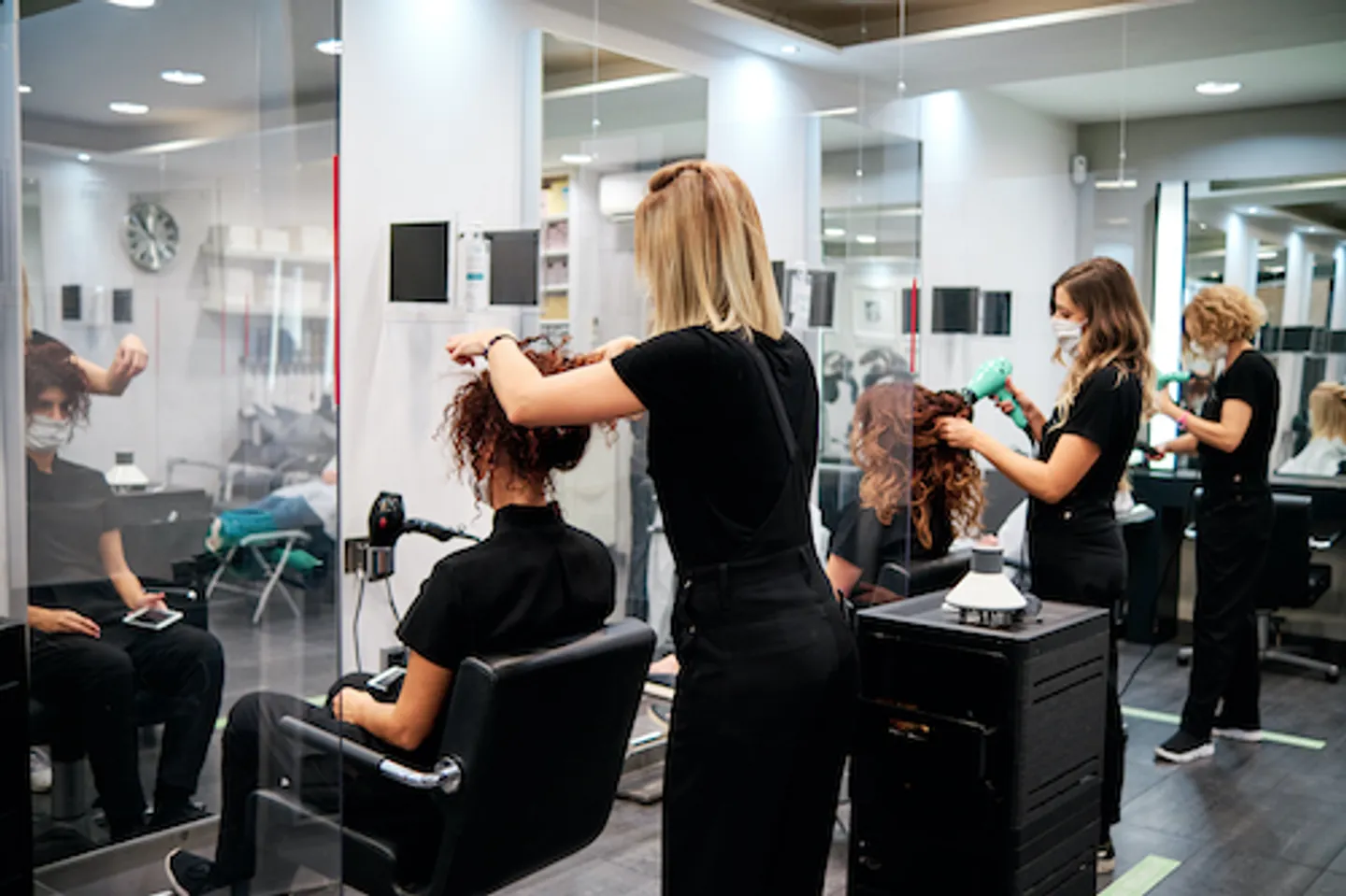 Charmant Salon de Coiffure à Neuchâtel - Photo 1 sur 1