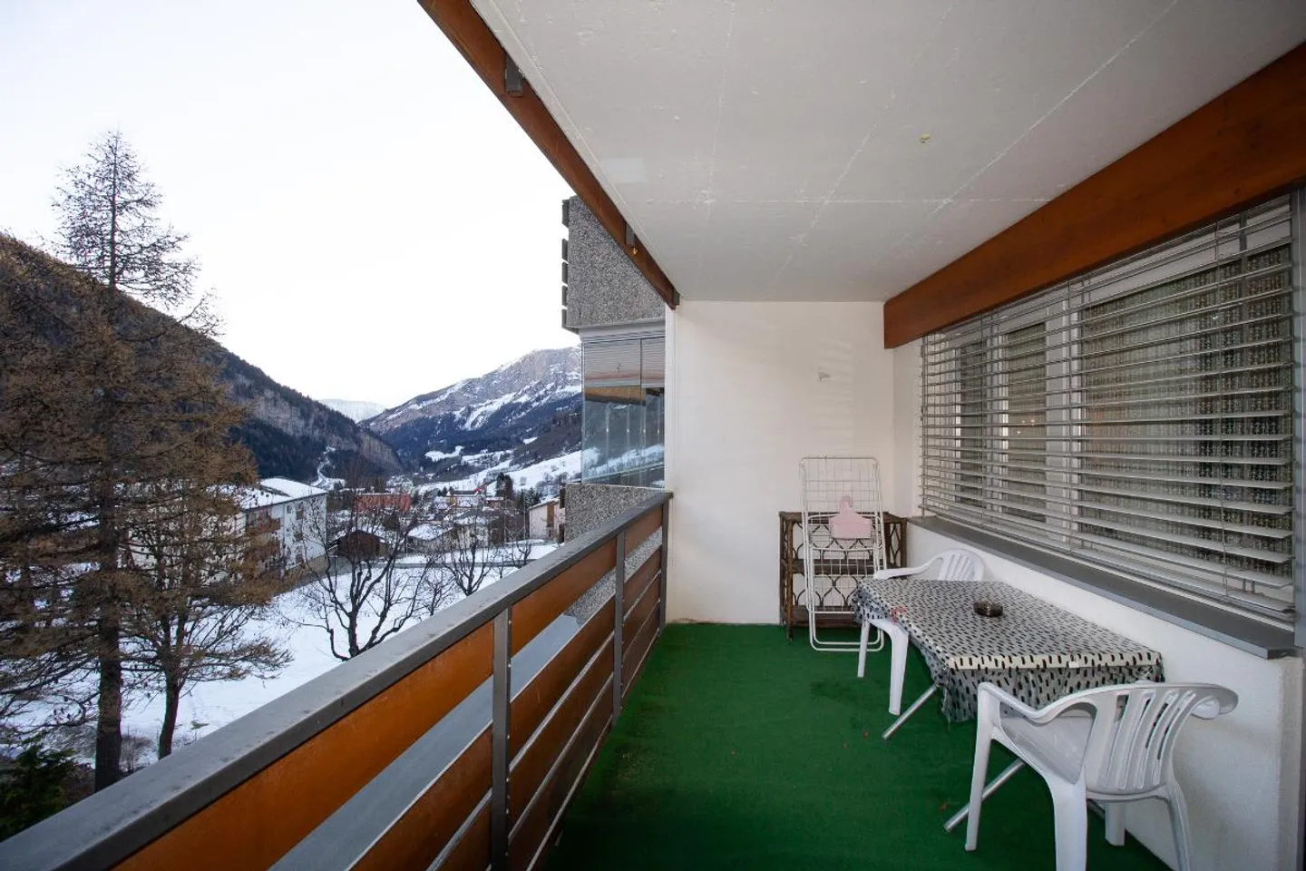 Maison d'appartement 1.5-03, appartement lumineux et bien entretenu de 1.5 pièces avec balcon sud-est - Photo 9 sur 10