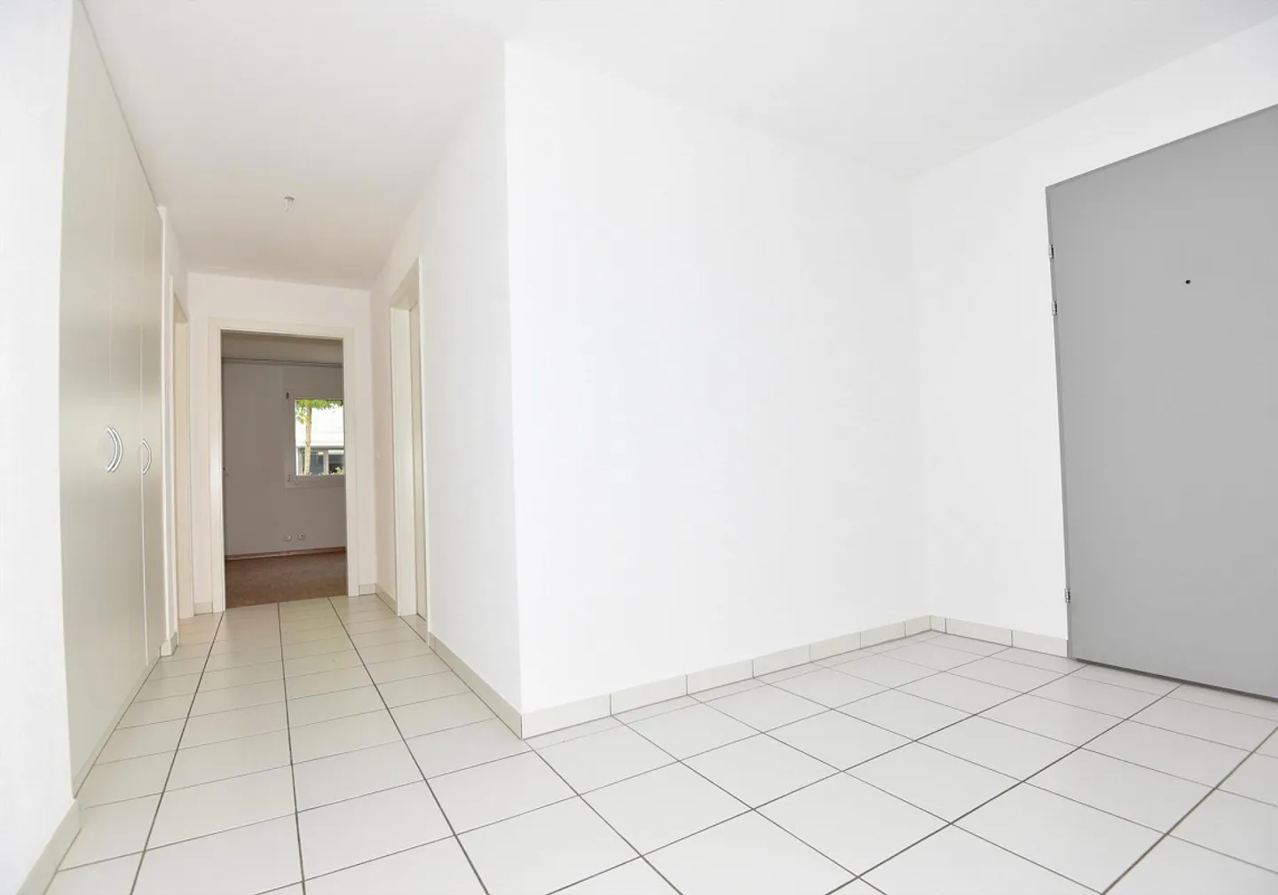 Appartement spacieux avec grand balcon - Photo 7 sur 9