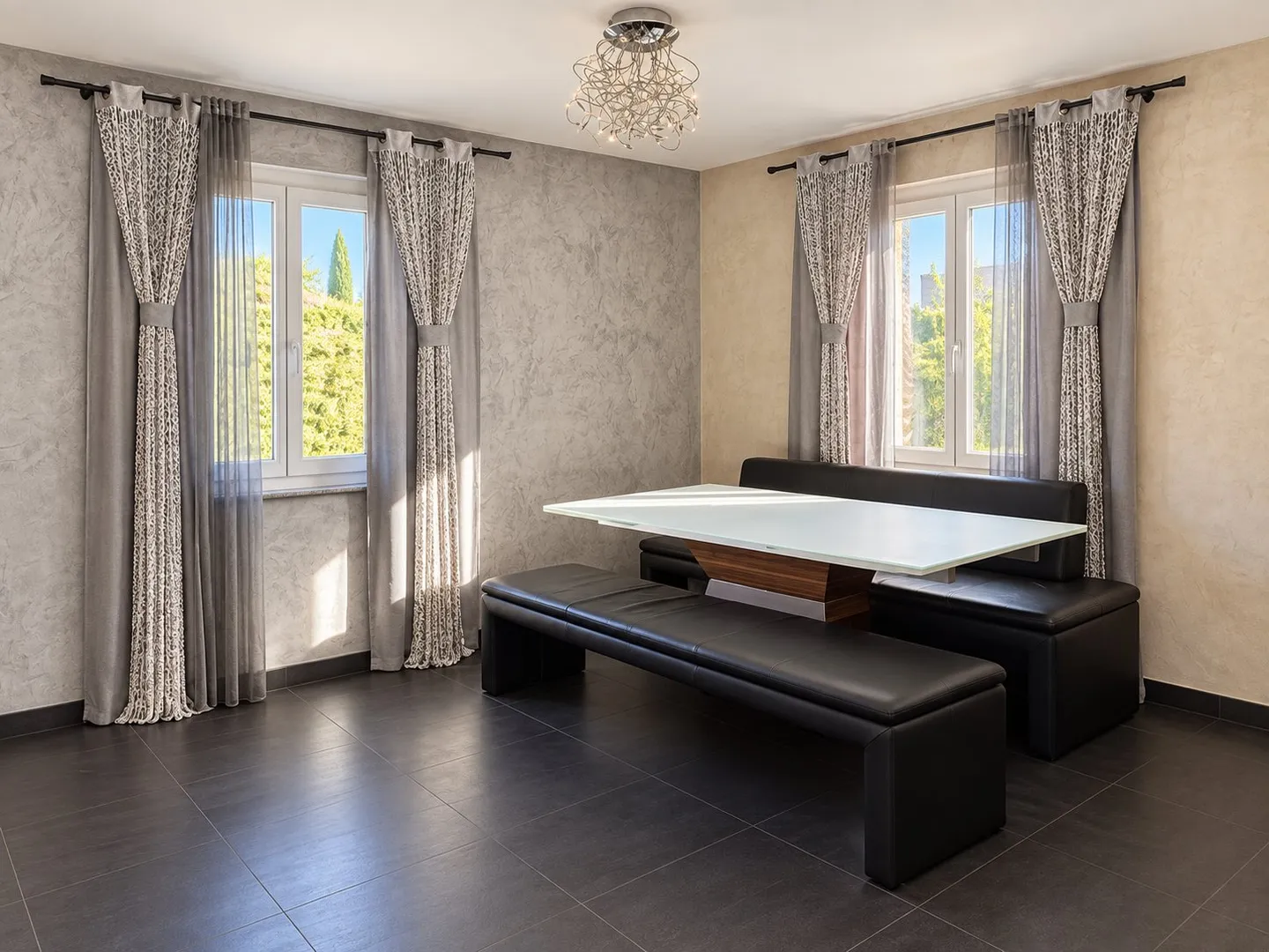 Spacious Duplex Apartment - Photo 4 of 12
