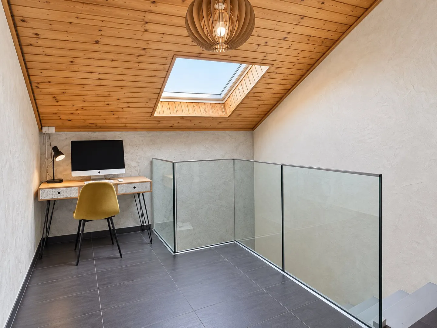 Spacious Duplex Apartment - Photo 8 of 12