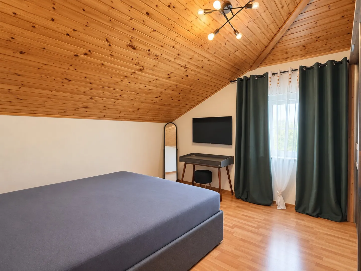 Spacious Duplex Apartment - Photo 6 of 12