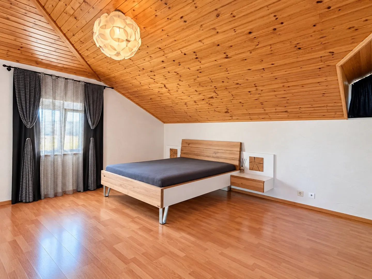 Spacious Duplex Apartment - Photo 7 of 12