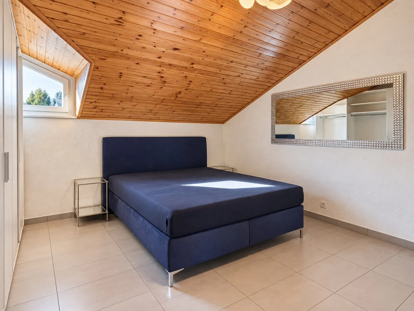 Spacious Duplex Apartment - Photo 10 of 12