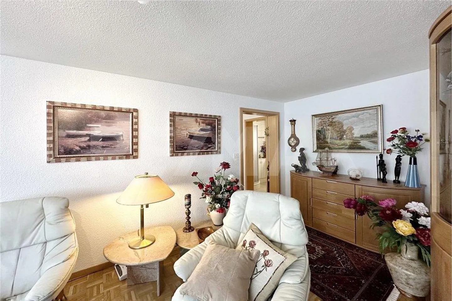 Haut: appartement lumineux de 2½ pièces au 2ème étage avec balcon et belle vue sur les montagnes - Photo 5 sur 13