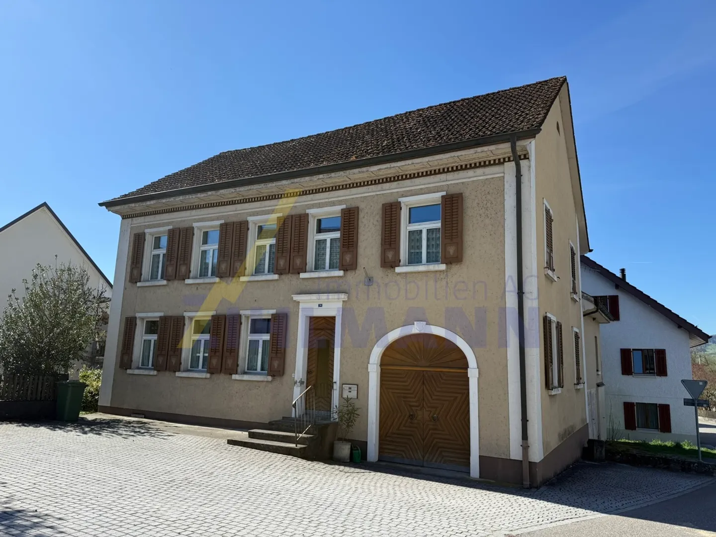 Ampia casa unifamiliare con fienile e annessi versatili - Foto 1 di 11