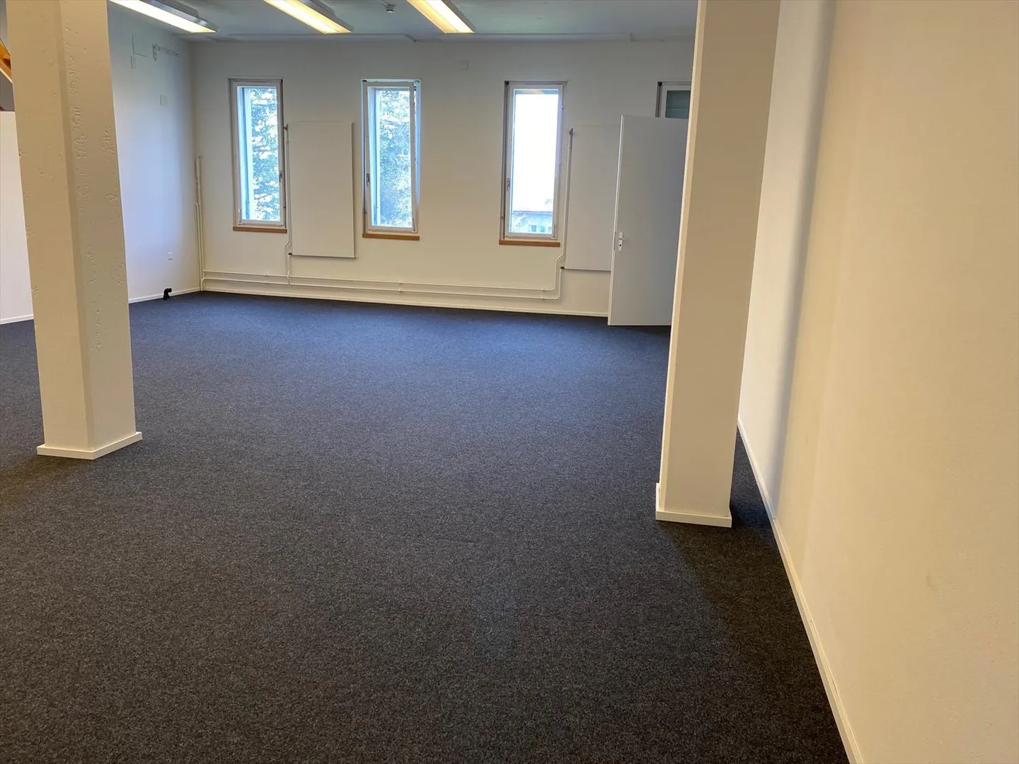 Spazio di vendita nel centro di Peseux - Foto 3 di 6