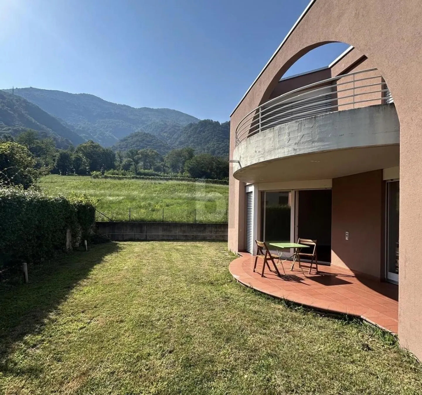BRIGHT HOUSE WITH LARGE GARDEN - Photo 1 of 6