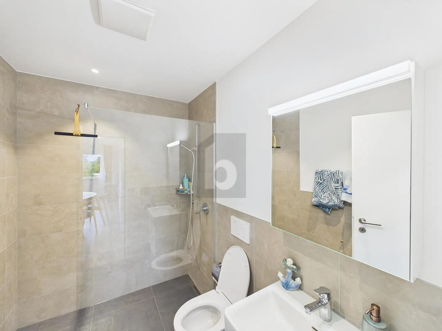 LIGHT-FLOODED, VIEW AND PRIVACY - Photo 5 of 6