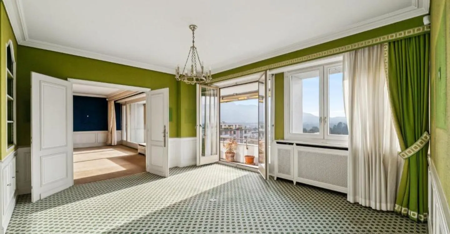 Off-Market | Exceptional Penthouse in Florissant - Photo 3 of 4