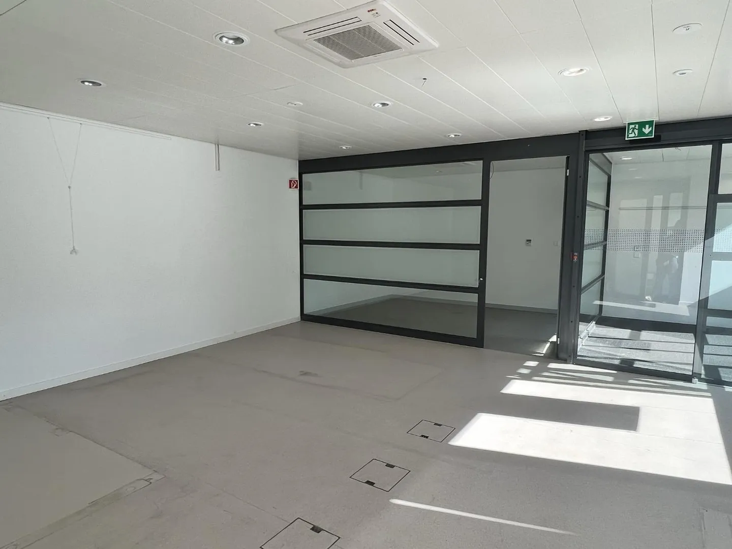 Commerce - Photo 9 of 14