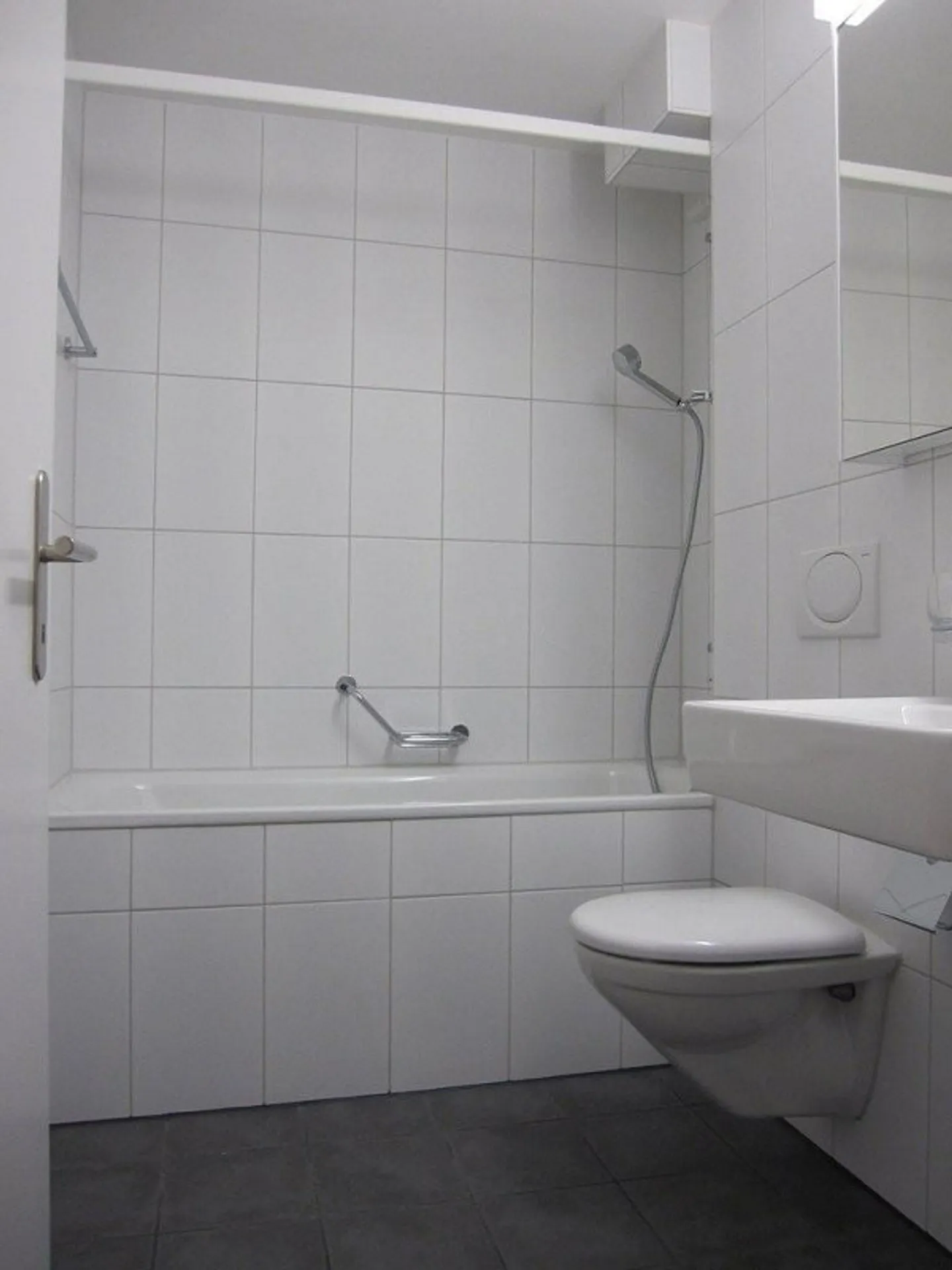 Länggasse - appartement moderne de 2,5 pièces avec 2 balcons - Photo 2 sur 6