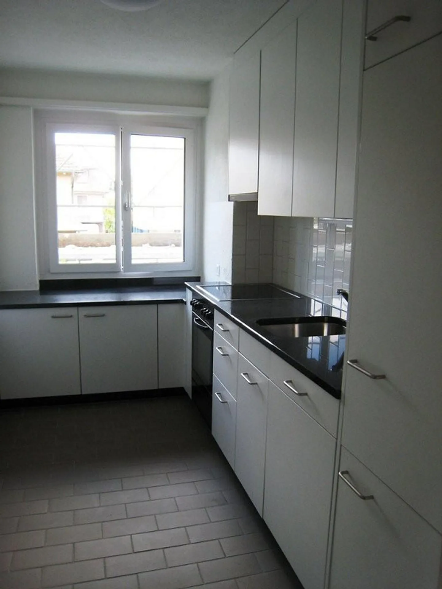 RENT WITHOUT DEPOSIT - Central residential location in a lively village center - Photo 3 of 4