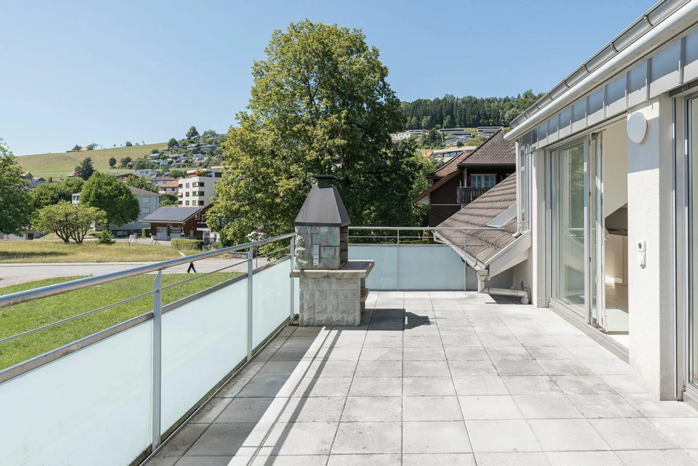 Grosszügige 4.5-Zimmer-Attika-Wohnung mit zwei Tiefgaragenplätzen, ... - Photo 4 of 23