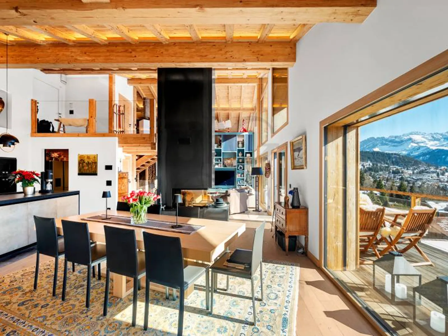 Luxury Chalet in Alpine Paradise - Photo 3 of 11