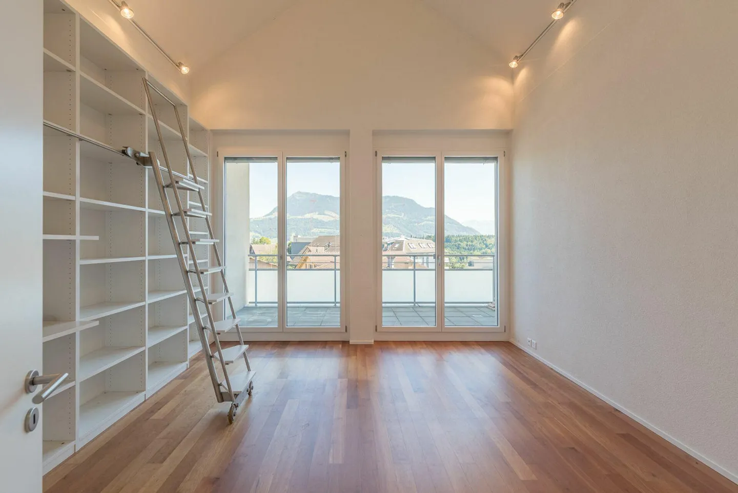 Grosszügige 4.5-Zimmer-Attika-Wohnung mit zwei Tiefgaragenplätzen, ... - Photo 8 of 23