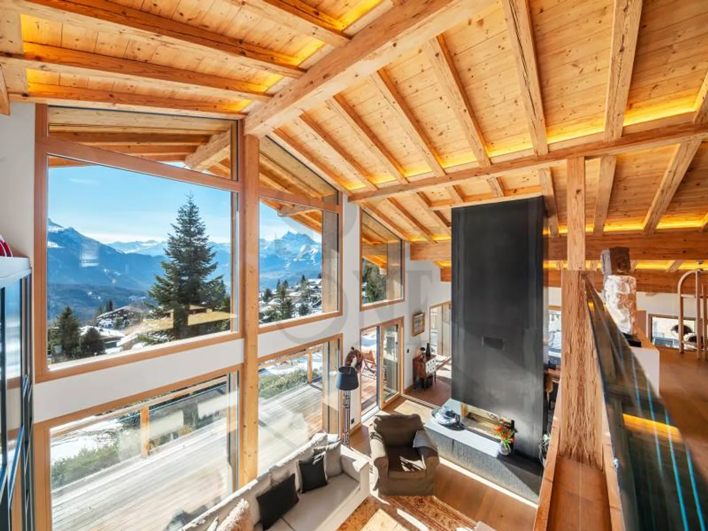 Luxury Chalet in Alpine Paradise - Photo 4 of 11