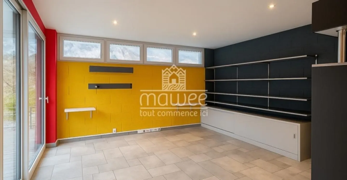 Mixed-use building for rent - Photo 1 of 7