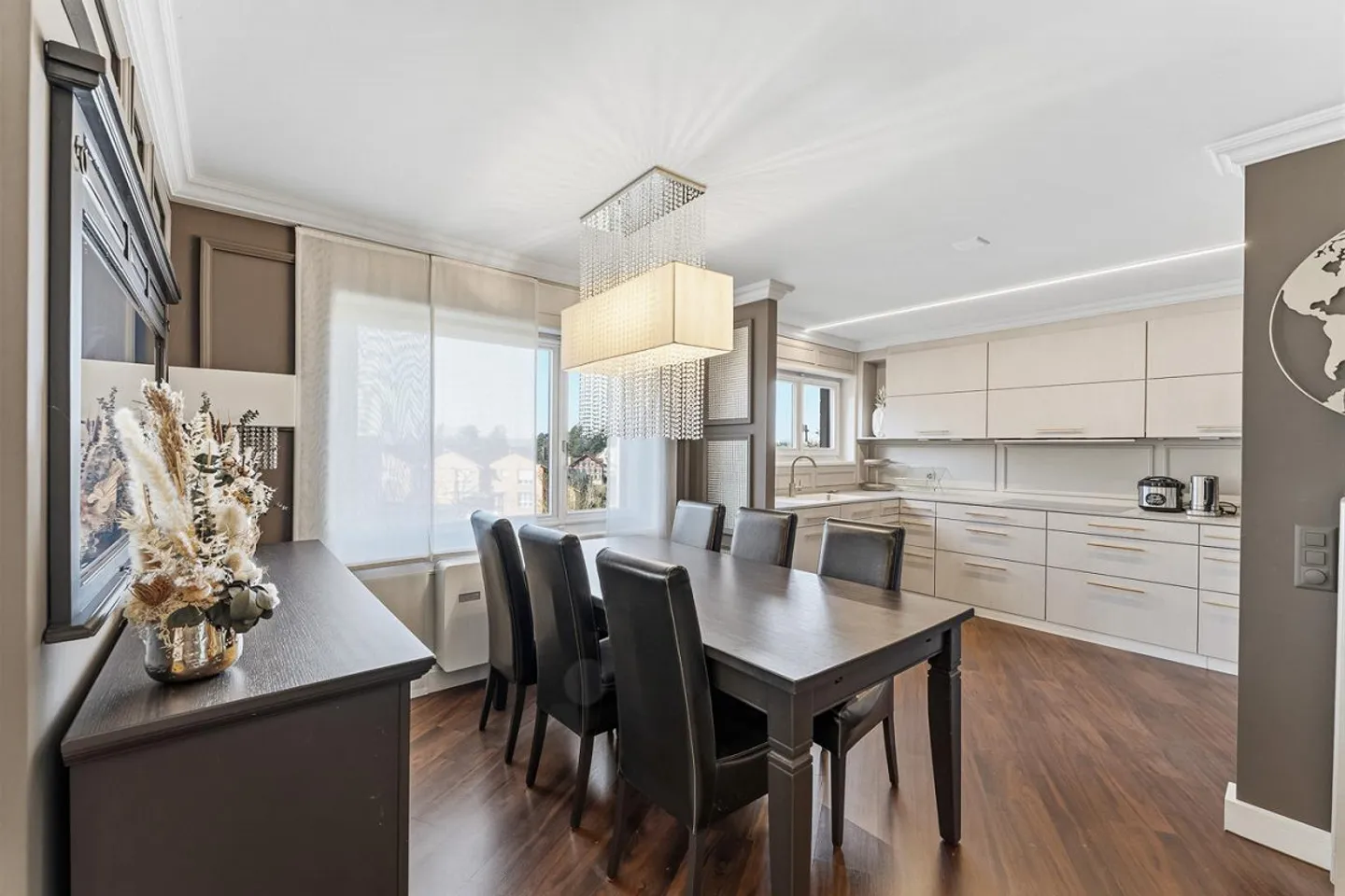 4.5 ROOM GROUND FLOOR APARTMENT WITH IN-LAW APARTMENT AND WELLNESS AREA - Photo 7 of 20