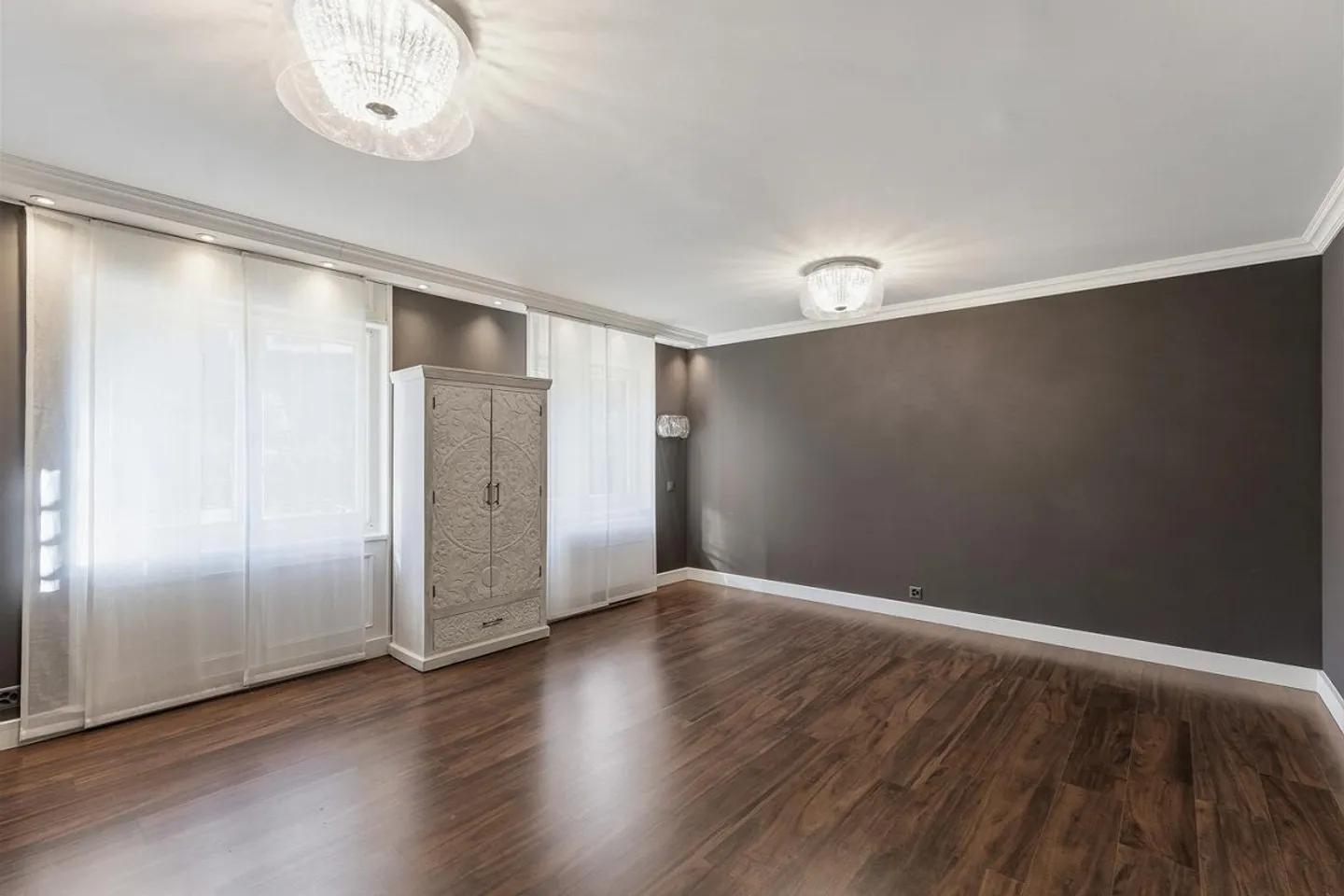 4.5 ROOM GROUND FLOOR APARTMENT WITH IN-LAW APARTMENT AND WELLNESS AREA - Photo 9 of 20