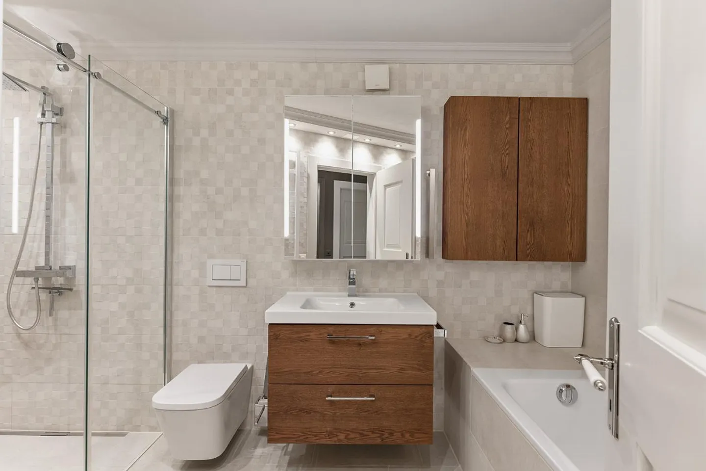 4.5 ROOM GROUND FLOOR APARTMENT WITH IN-LAW APARTMENT AND WELLNESS AREA - Photo 10 of 20