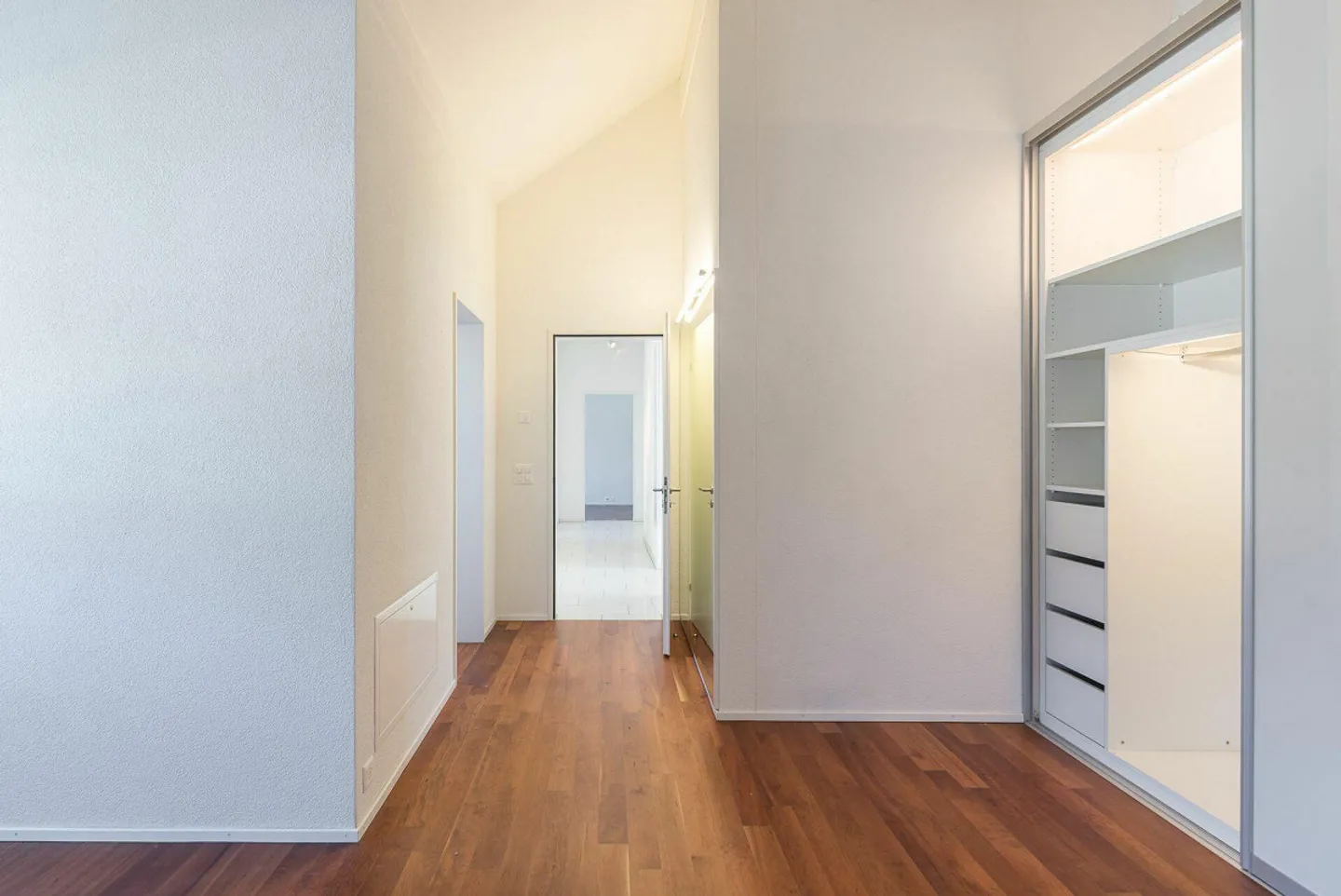 Grosszügige 4.5-Zimmer-Attika-Wohnung mit zwei Tiefgaragenplätzen, ... - Photo 13 of 23
