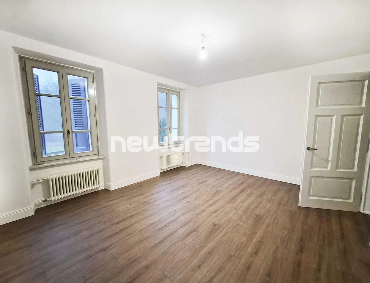 APPARTEMENT À LOUER RÉNOVÉ 4.5 PIÈCES - Photo 2 sur 14