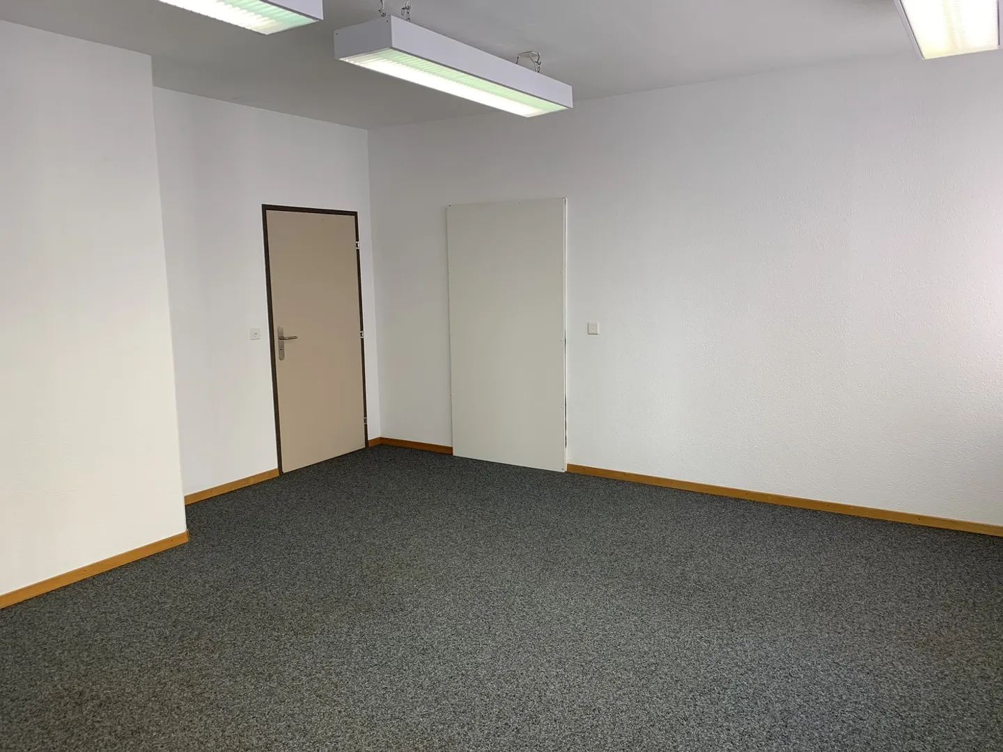 Ufficio in affitto di 27m2 vicino a Piazza del Mercato a La Chaux-de-Fonds - Foto 5 di 8