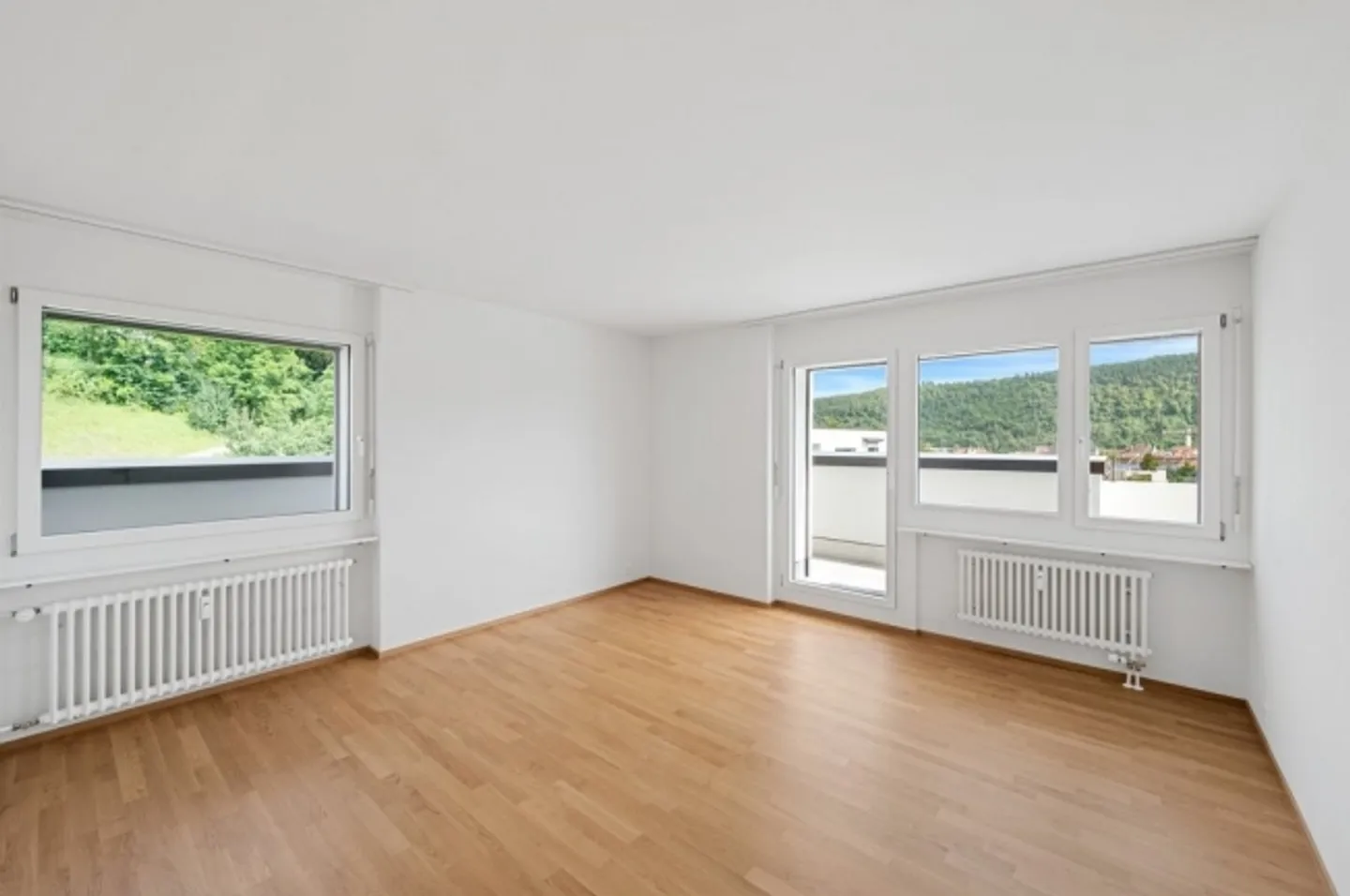 Looking for a modern apartment in a prime location - Photo 4 of 11