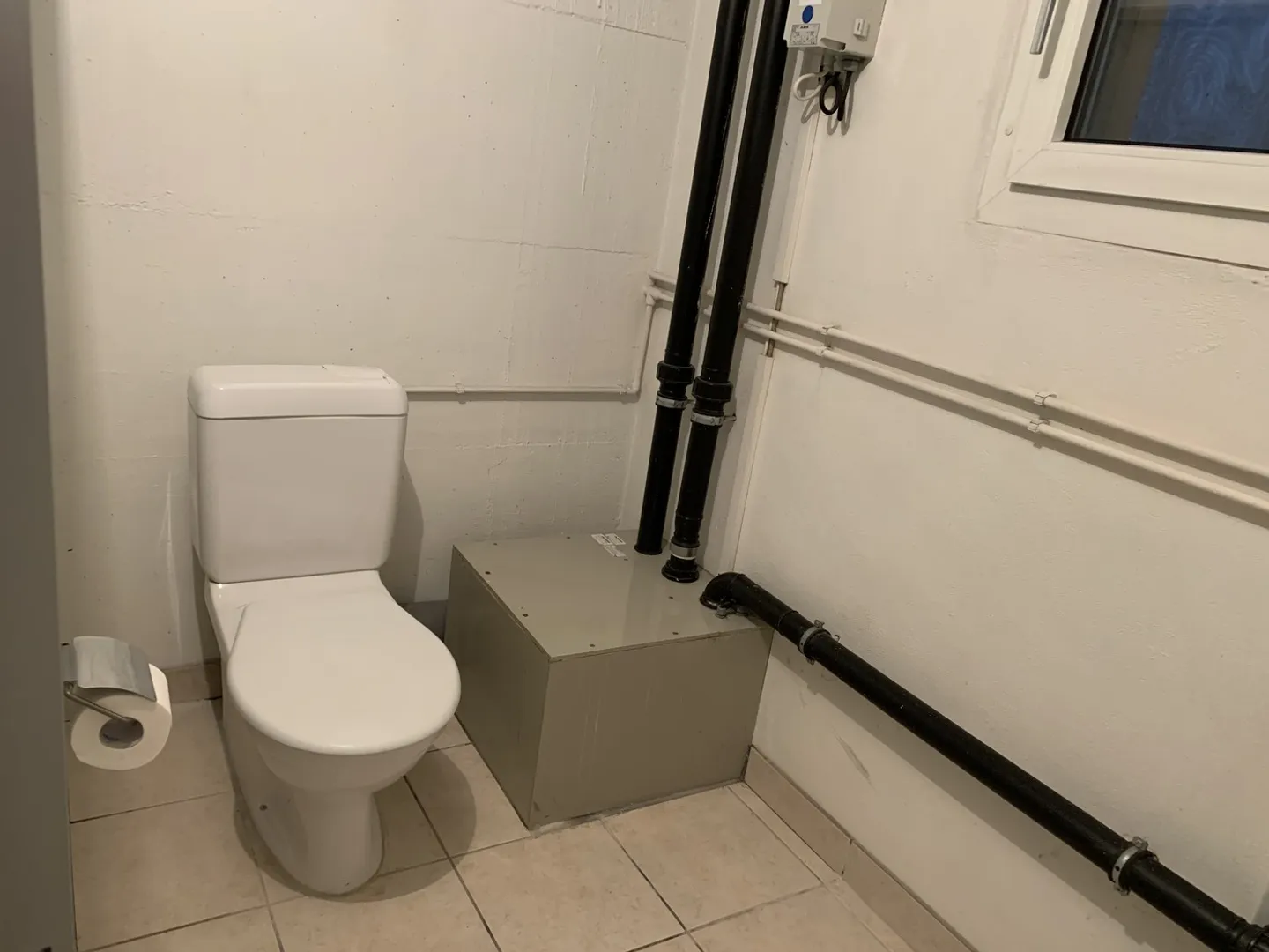 Ufficio in affitto di 27m2 vicino a Piazza del Mercato a La Chaux-de-Fonds - Foto 7 di 8