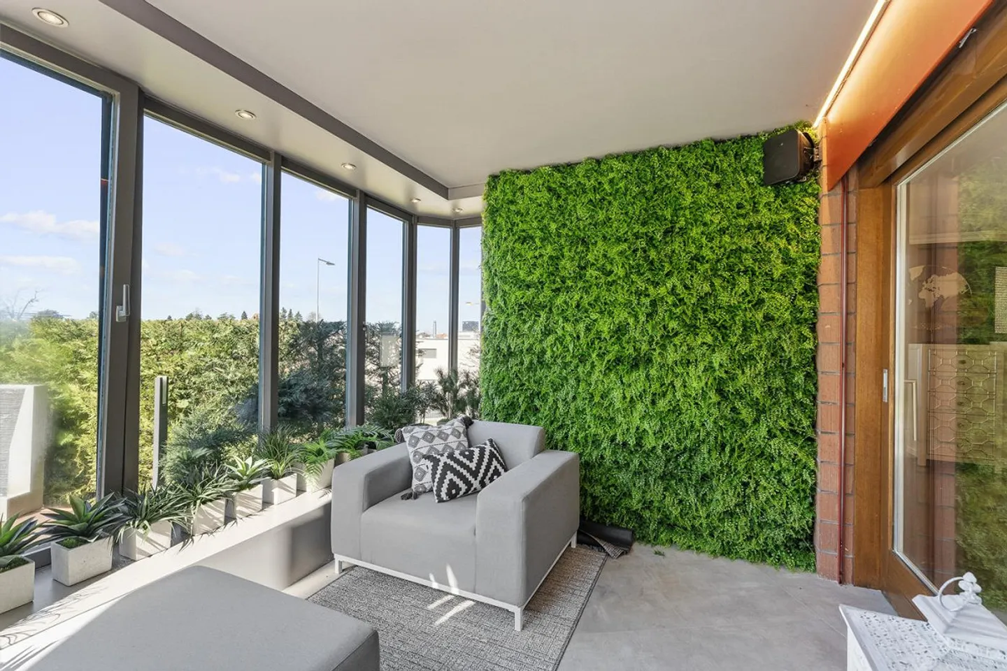 4.5 ROOM GROUND FLOOR APARTMENT WITH IN-LAW APARTMENT AND WELLNESS AREA - Photo 13 of 20