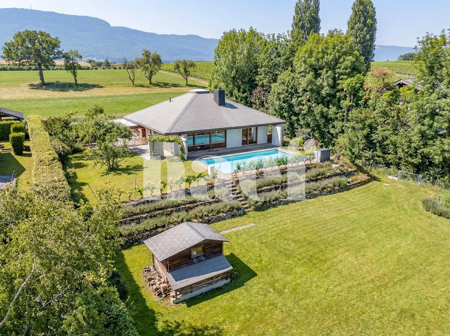 Detached house with swimming pool - Photo 1 of 4