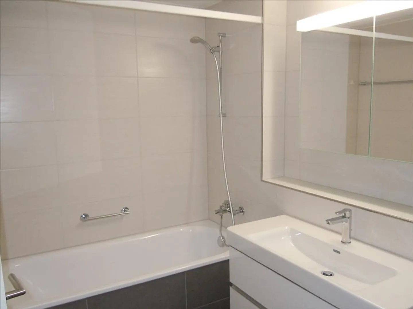 Moderno appartamento mansardato nel cuore di Weinfelden! - Foto 3 di 6